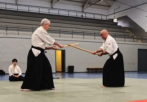 Clases para todos niños pracicando aikido
