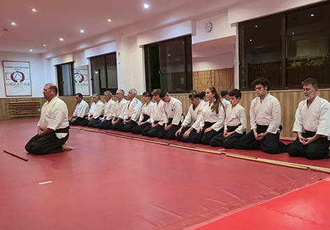 Clases para todos niños pracicando aikido